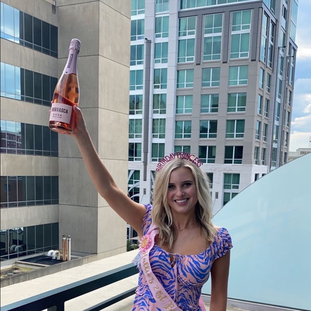 Meet your Posher, Hallie